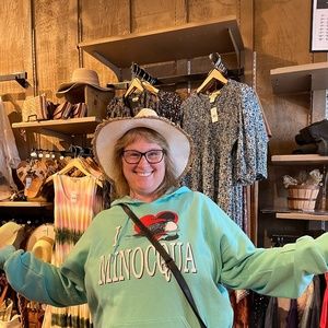 Meet your Posher, Debbie